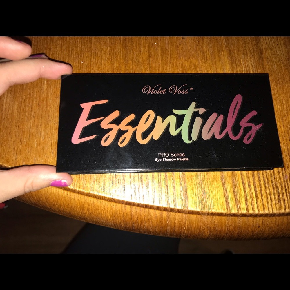 Essentials eyeshadow palette